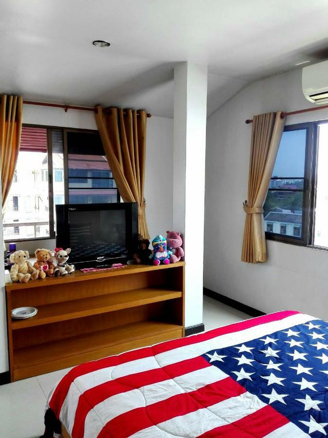 Like Hostel